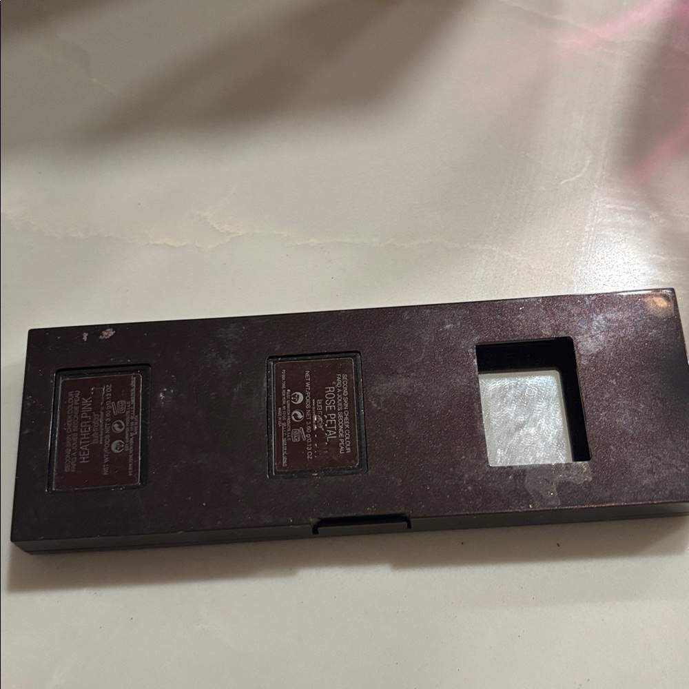 Laura Mercier Blush Duo in Charger/Palette ~ Rose Petal & Heather Pink - Picture 7 of 7